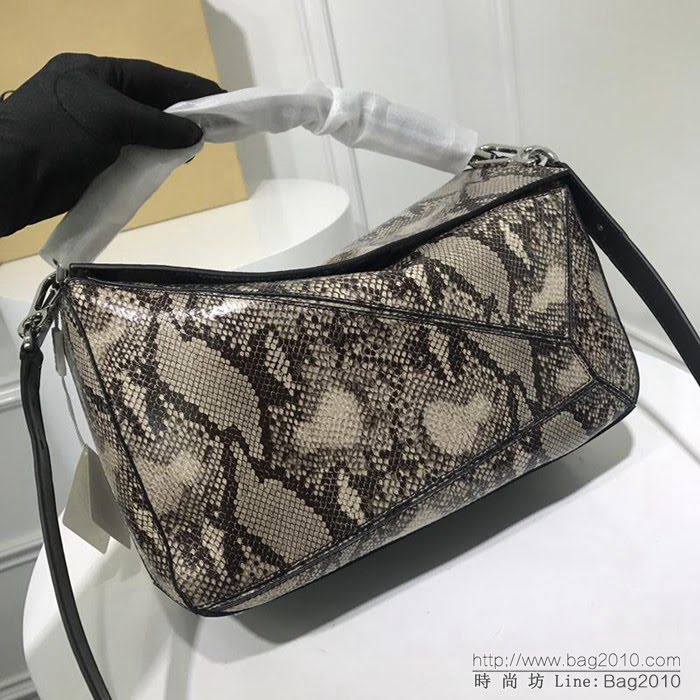 LOEWE羅意威 蛇紋 原單品質 火遍全世界熱銷款 puzzle bag 手提肩背包 6605  jdl1062